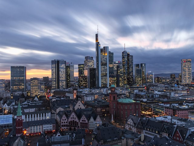 Frankfurt ohne Auto erleben: Die besten Tipps für deine Mobilität