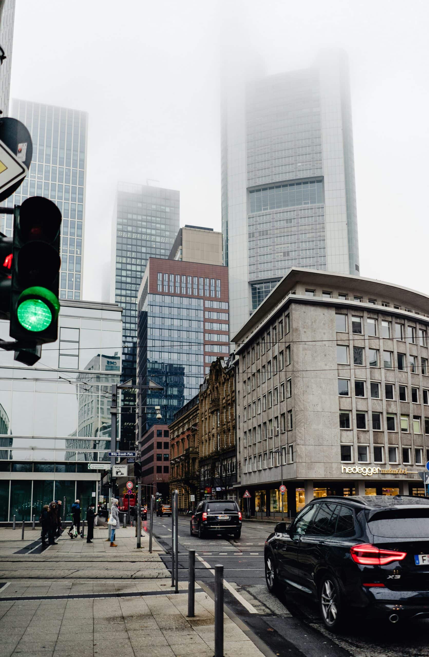 Frankfurts Fahrzeugmarkt im Finanzfokus: Strategien für kluge Käufe und Wertanlagen