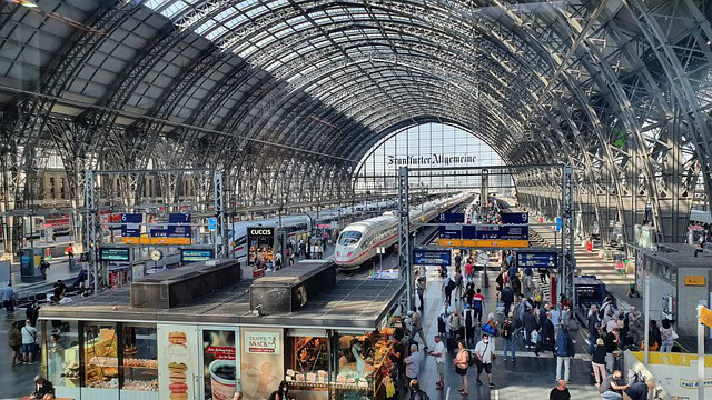 Passende Werbemittel in, um und über die Mainmetropole